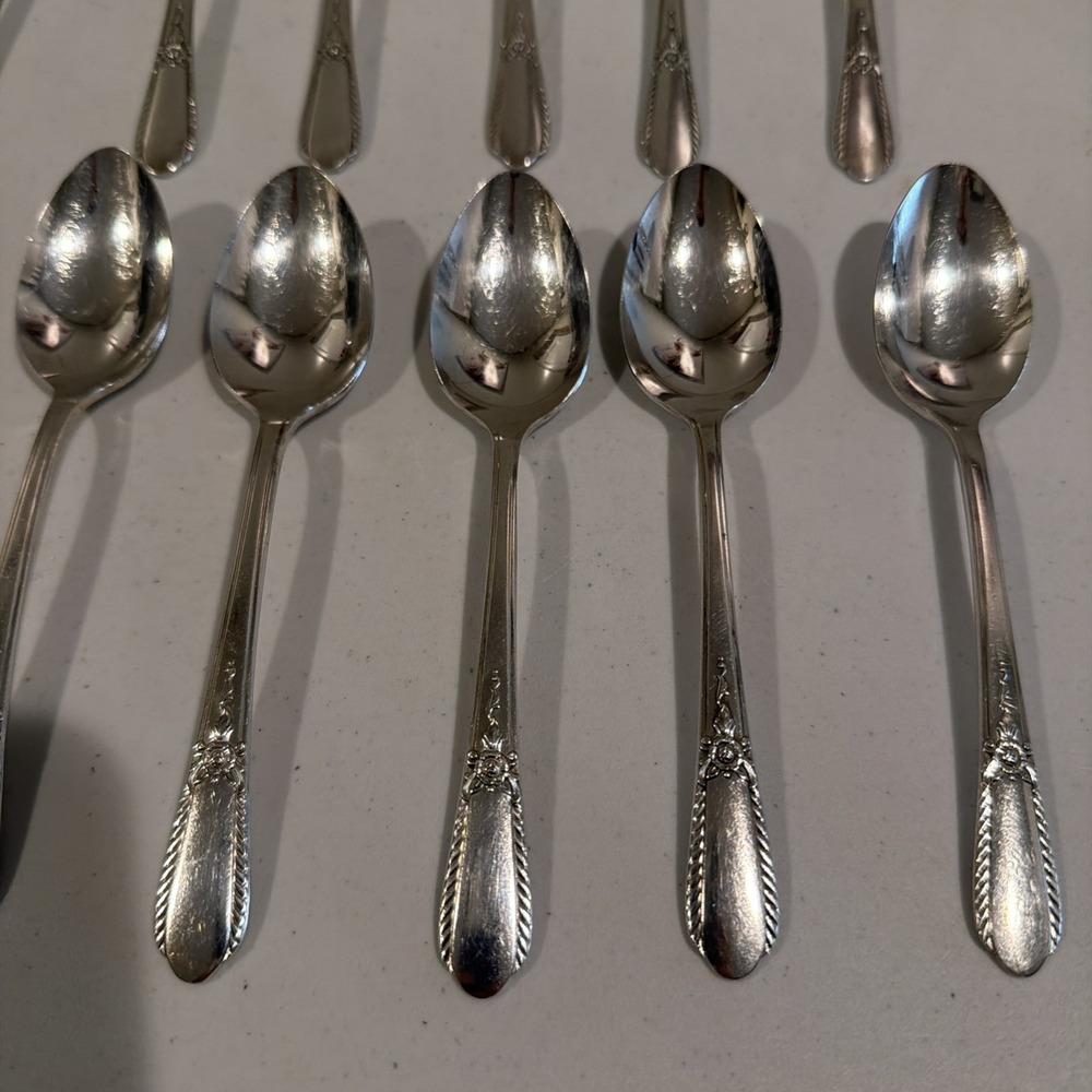16 Wm Rogers International Memory Hiawatha 1937 Teaspoons Silver plated - Picture 2 of 6
